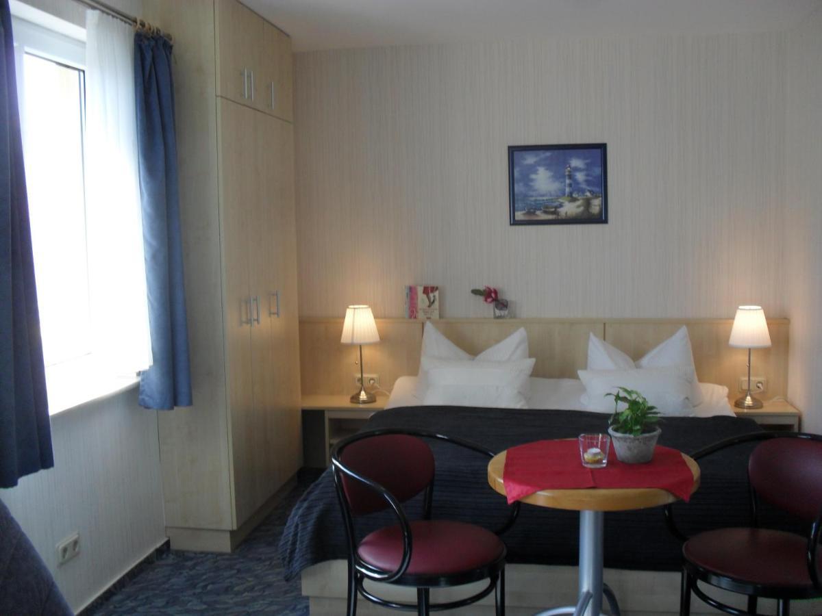 Hotel-Pension Zur Mole Wiek auf Rügen Zewnętrze zdjęcie