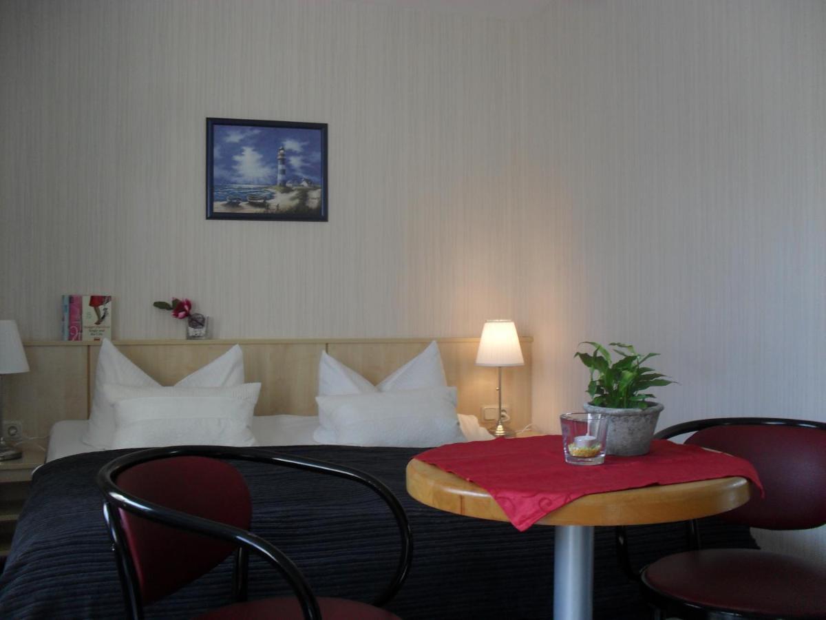 Hotel-Pension Zur Mole Wiek auf Rügen Zewnętrze zdjęcie