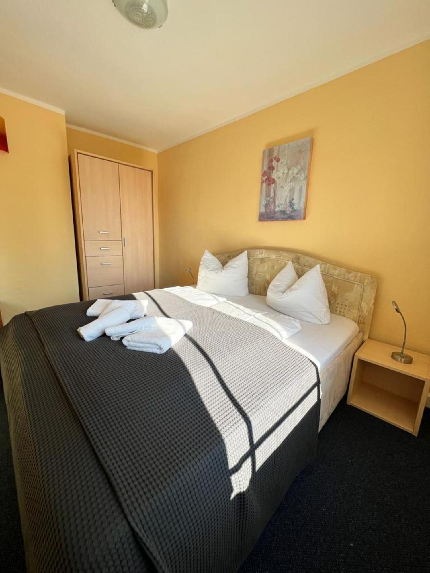Hotel-Pension Zur Mole Wiek auf Rügen Zewnętrze zdjęcie