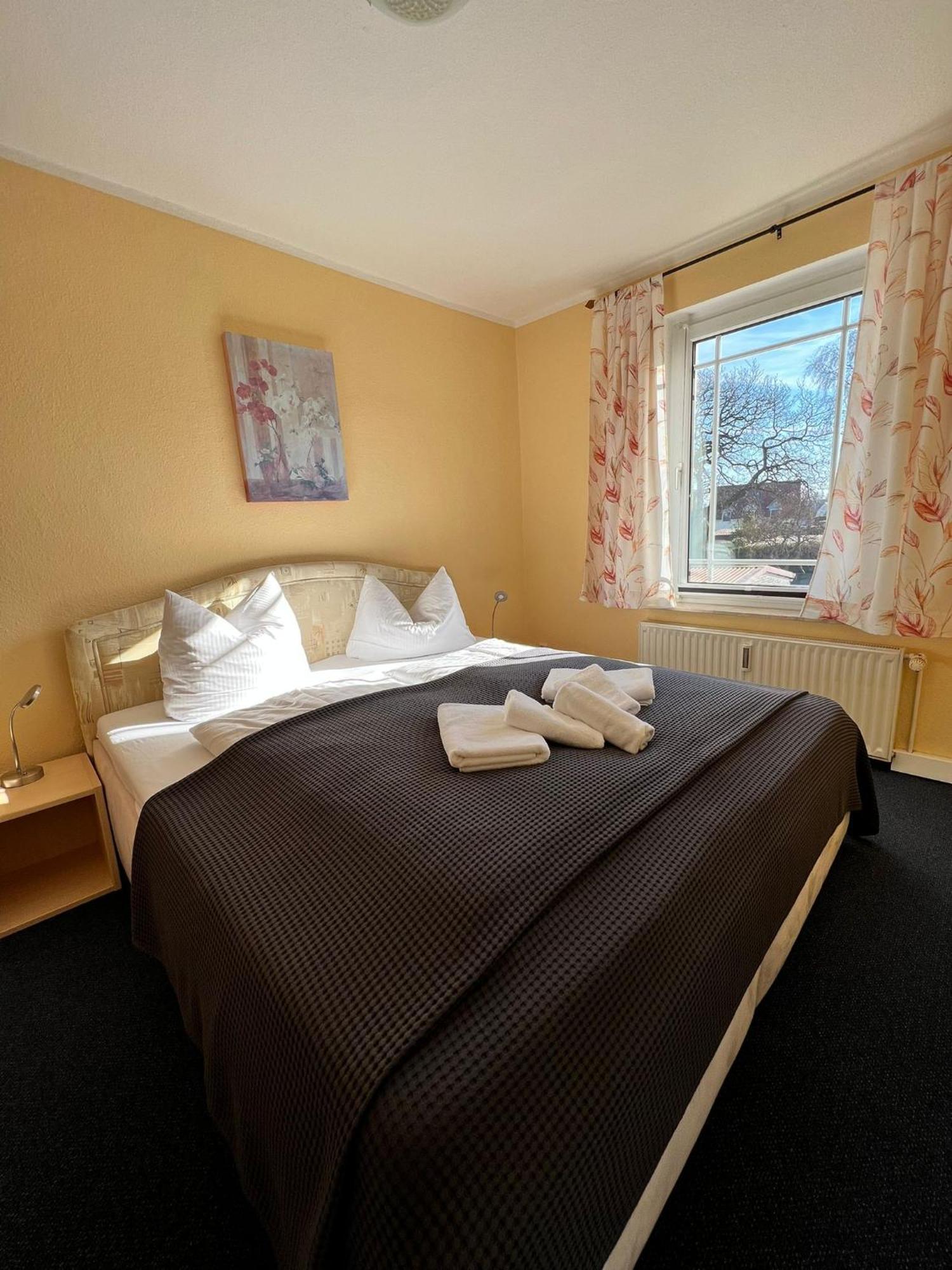 Hotel-Pension Zur Mole Wiek auf Rügen Zewnętrze zdjęcie